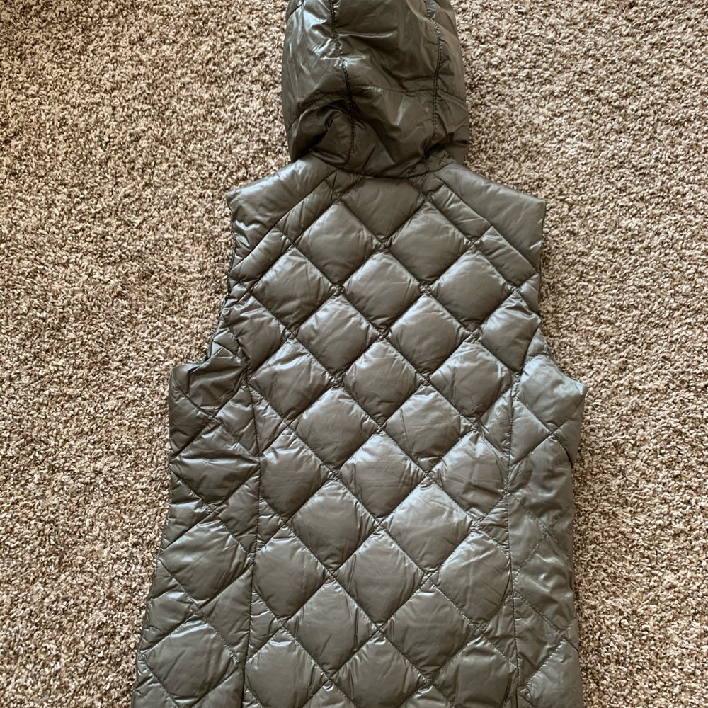 Reversible packable puffer vest - Picture 3 of 5